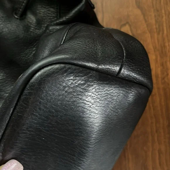 Vince Camuto black leather bucket crossbody bag, cinch top and tassels - Picture 15 of 17